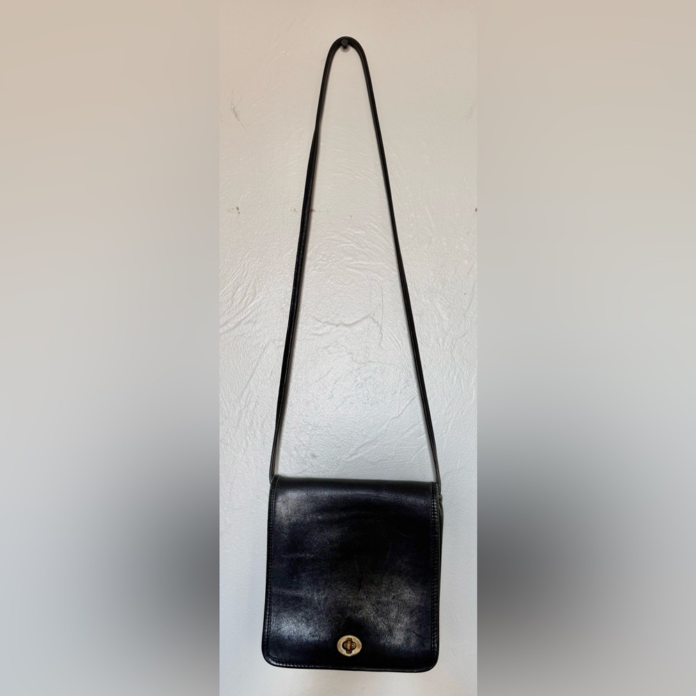 Vintage Coach crossbody- 90’s vintage- black leather